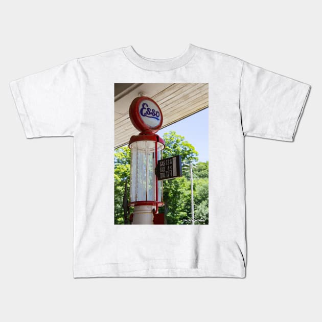 Esso Gas Pump, West Virginia Kids T-Shirt by searchlight